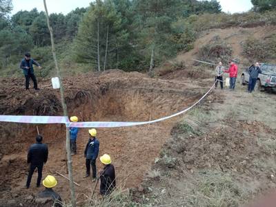 石棉县水利局对迎政乡姜火山水池工程建设情况进行专项检查
